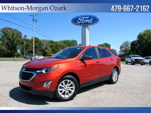 Used 2020 Chevrolet Equinox LS w/ LS Convenience Package FWD image 1