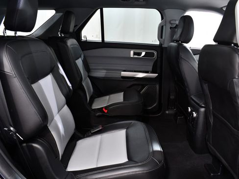 Used 2022 Ford Explorer XLT w/ Equipment Group 202A image 19