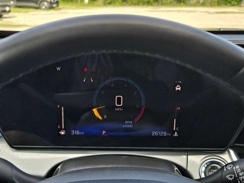 Used 2025 Chevrolet Trax LT w/ LT Convenience Package FWD image 16