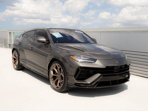 Used 2023 Lamborghini Urus Performante AWD/4WD image 4