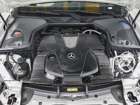 Used 2017 Mercedes-Benz E 400 4MATIC Wagon image 31