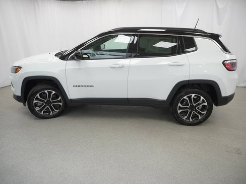 Certified 2024 Jeep Compass Limited w/ Sun and Sound Group image 17