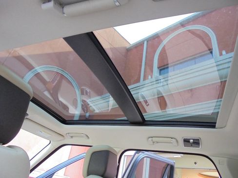 Used 2019 Land Rover Range Rover HSE image 17