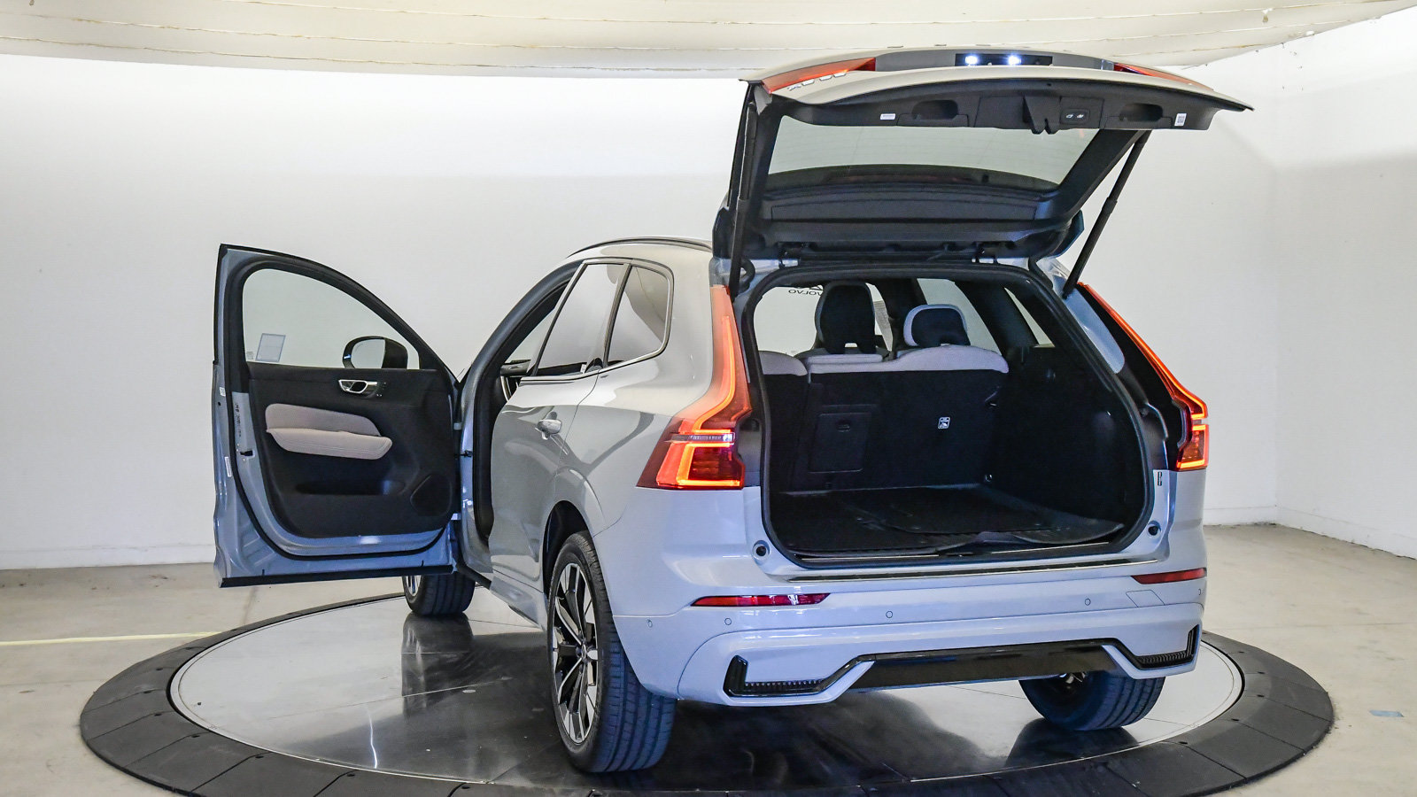 Certified 2026 Volvo XC60 B5 Plus AWD/4WD image 25