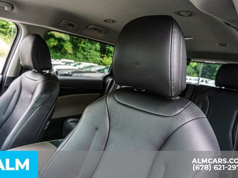 Used 2025 Kia Carnival FWD image 17