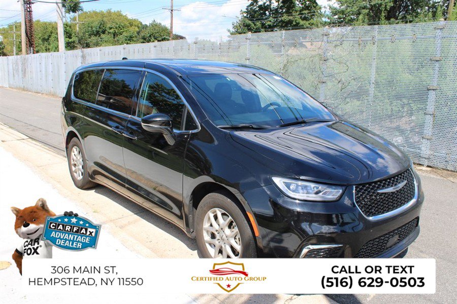 Used 2025 Chrysler Pacifica Select FWD image 4