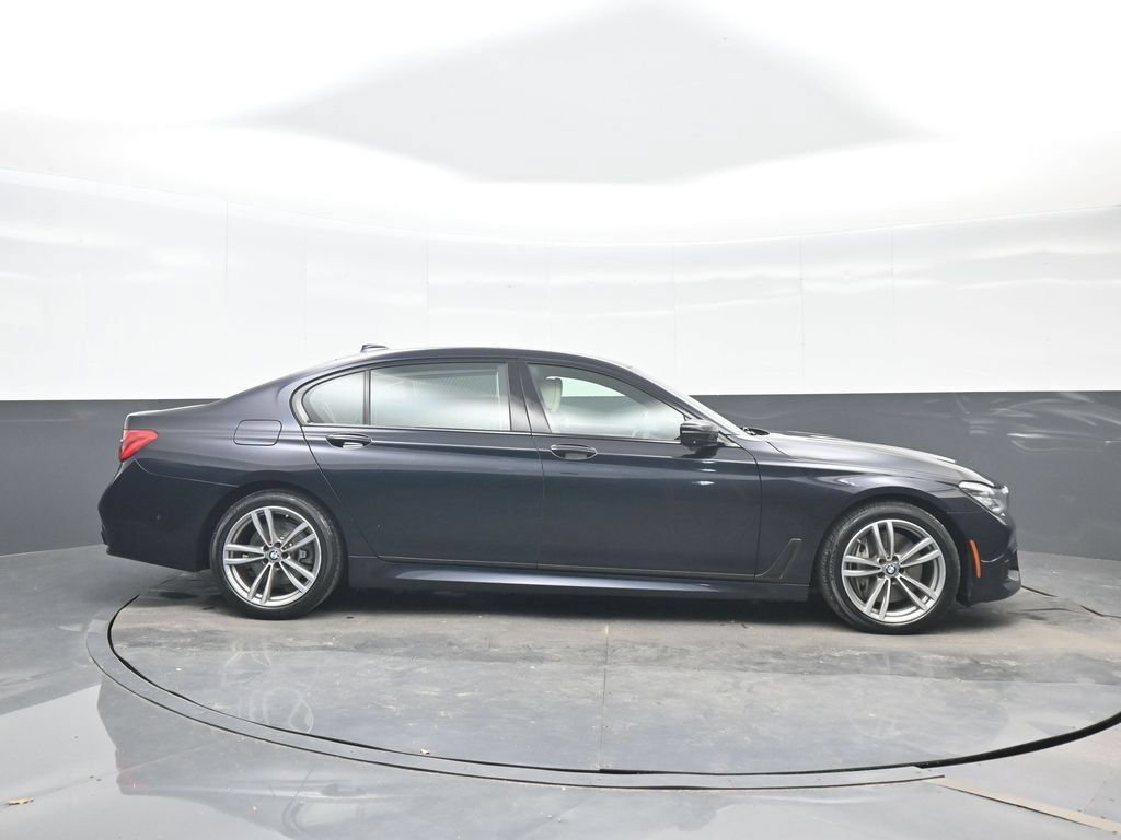 Used 2018 BMW 750i xDrive AWD/4WD image 7