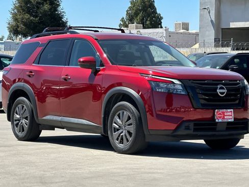 Used 2024 Nissan Pathfinder SV w/ Black Appearance Package FWD image 10