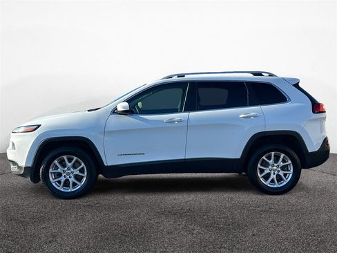 Used 2016 Jeep Cherokee Latitude w/ Cold Weather Group image 2