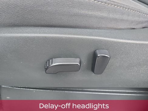 Used 2023 Nissan Frontier SV image 14