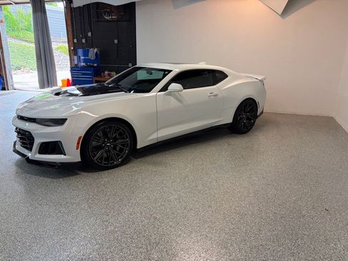 Used 2018 Chevrolet Camaro ZL1 RWD image 4