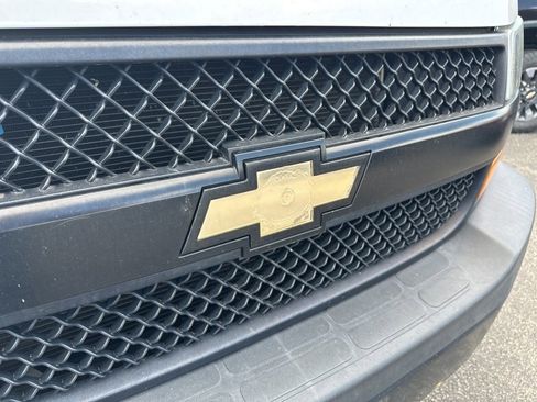 Used 2018 Chevrolet Express 2500 image 5