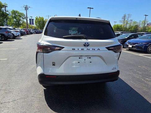 Certified 2023 Toyota Sienna XLE FWD image 7