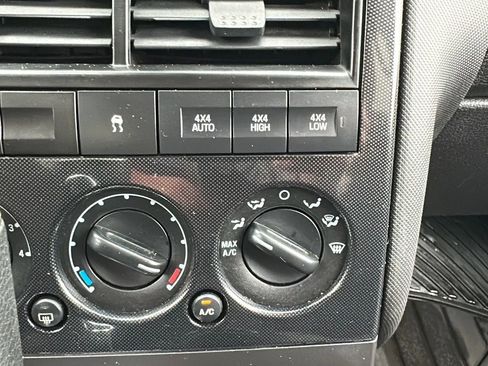 Used 2010 Ford Explorer XLT image 28