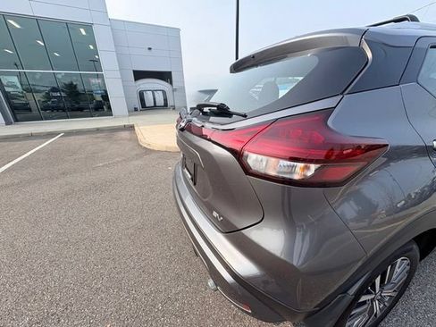 Used 2024 Nissan Kicks SV w/ Interior Electronics Package FWD image 5
