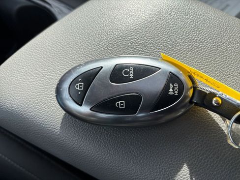 Used 2025 Hyundai Elantra SEL image 24