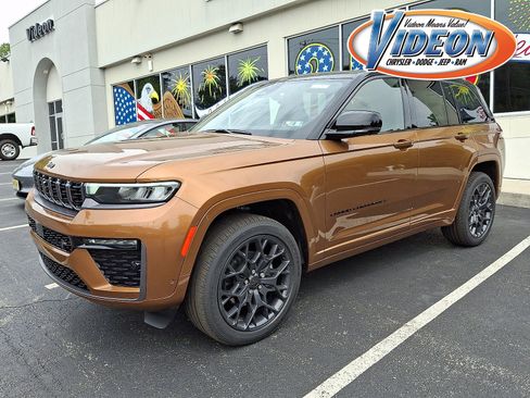 New 2026 Jeep Grand Cherokee Summit AWD/4WD image 1