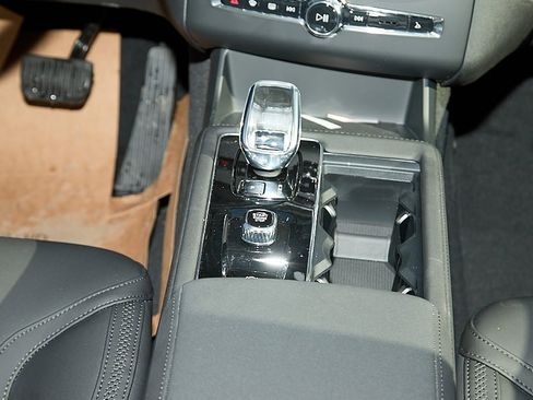 New 2026 Volvo XC90 B5 Plus w/ Protection Package image 30