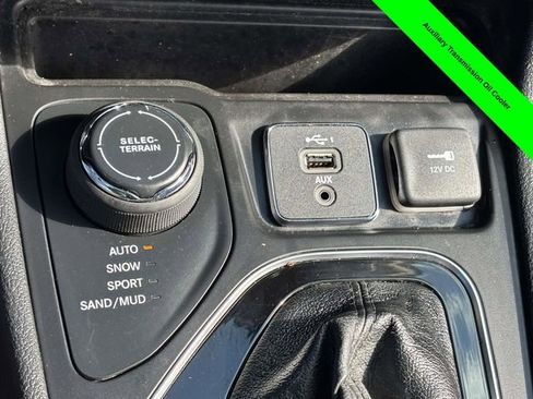Used 2021 Jeep Cherokee Limited w/ Mopar Interior Package image 23