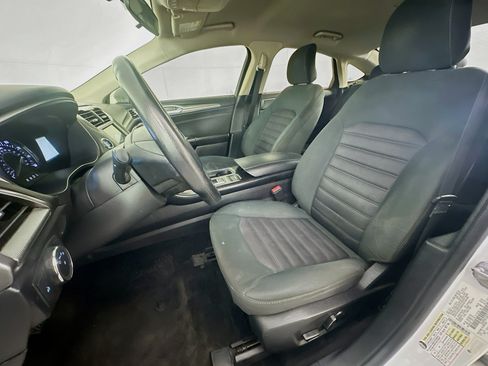 Used 2018 Ford Fusion SE w/ Fusion SE Technology Package FWD image 13
