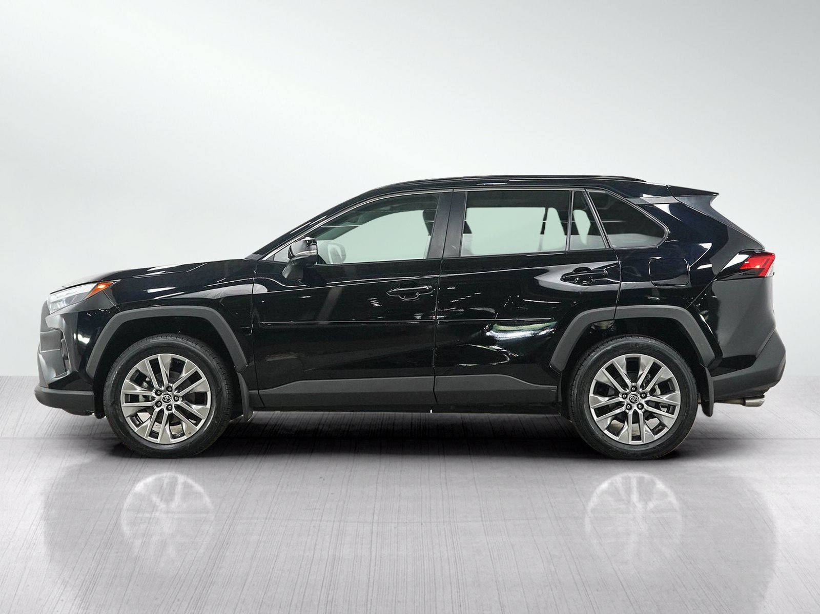 Used 2023 Toyota RAV4 XLE Premium AWD/4WD image 2