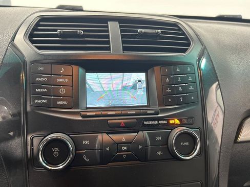 Used 2019 Ford Explorer XLT FWD image 16
