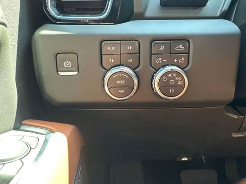 Used 2025 GMC Sierra 3500 Denali Ultimate image 20