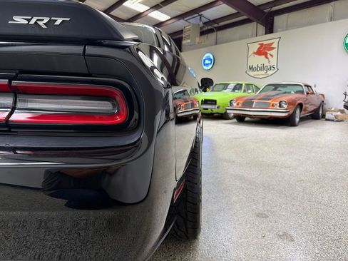 Used 2016 Dodge Challenger SRT Hellcat RWD image 14