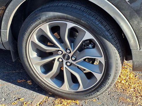 Used 2023 Lincoln Nautilus Reserve image 28