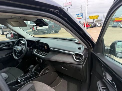 Used 2024 Chevrolet TrailBlazer LT FWD image 11