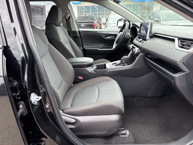 Used 2025 Toyota RAV4 XLE AWD/4WD image 9
