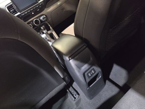 Used 2024 Hyundai Venue SEL FWD image 21