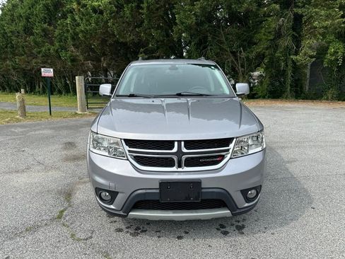 Used 2019 Dodge Journey SE w/ Premium Group FWD image 2