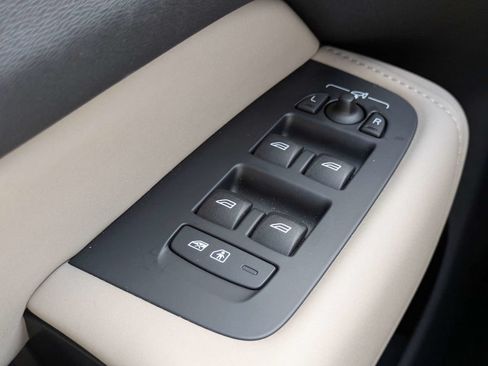 Certified 2026 Volvo XC60 B5 Core AWD/4WD image 25