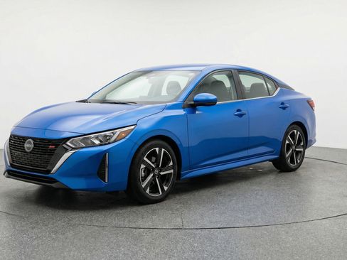 Used 2025 Nissan Sentra SV image 3