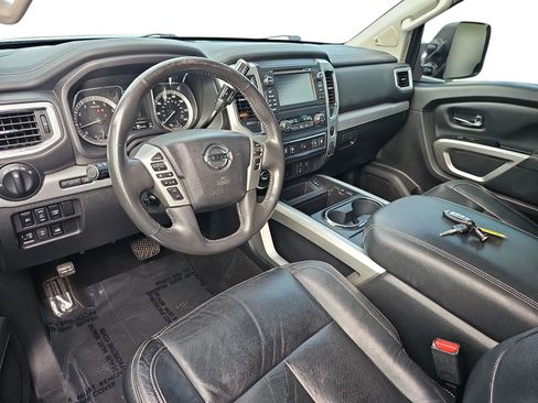 Used 2018 Nissan Titan PRO-4X w/ Pro-4x Convenience Package AWD/4WD image 13