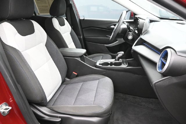 Used 2024 Chevrolet Trax LS w/ LS Convenience Package FWD image 30