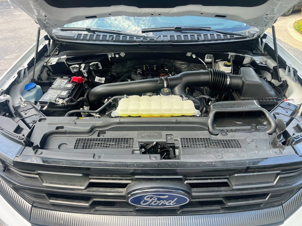 Used 2026 Ford Expedition Active RWD image 32