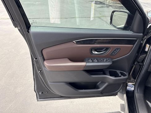 Certified 2025 Honda Pilot Elite image 13