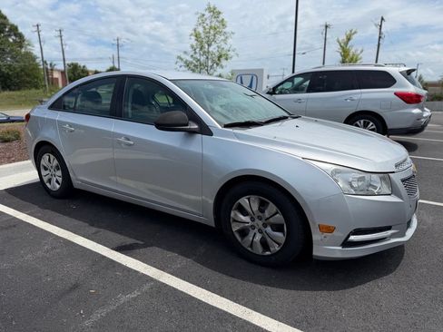 Used 2014 Chevrolet Cruze LS FWD image 3