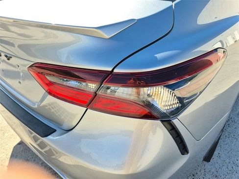 Used 2022 Toyota Camry SE image 11