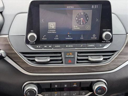 Used 2024 Nissan Altima 2.5 SV image 14