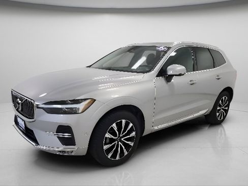 Used 2023 Volvo XC60 B5 Plus AWD/4WD image 6