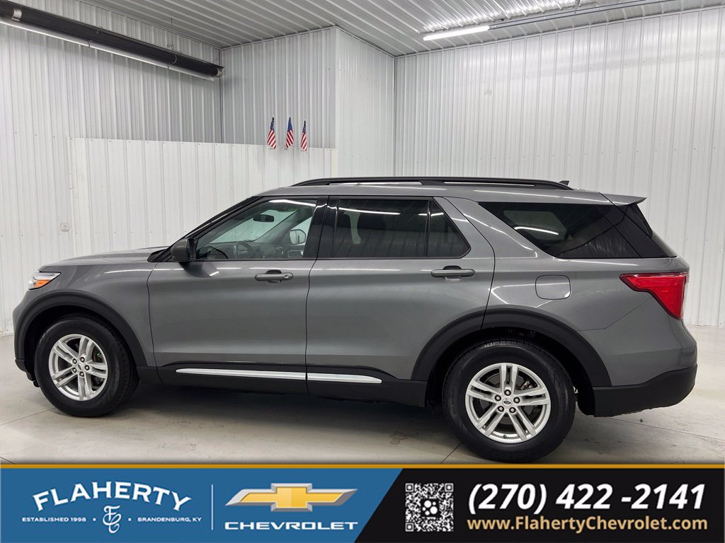 Used 2024 Ford Explorer XLT w/ Equipment Group 202A RWD image 5