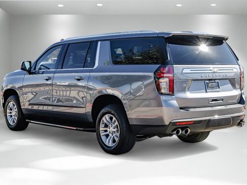 Used 2021 Chevrolet Suburban Premier w/ Premium Package image 11