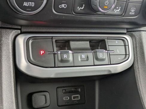 Used 2023 GMC Acadia SLE w/ Driver Convenience Package image 25