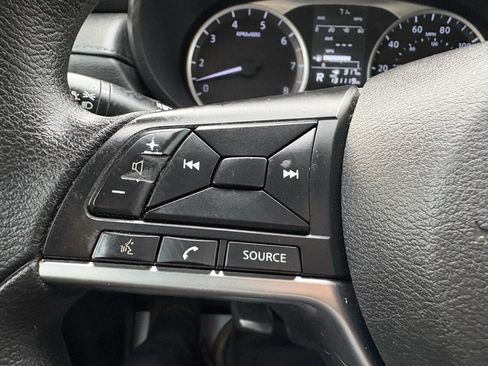 Used 2020 Nissan Versa S image 33