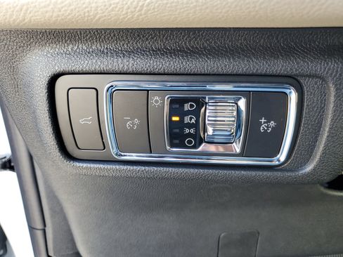 New 2026 Lincoln Corsair Premiere image 14