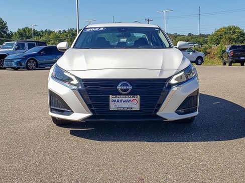 Used 2023 Nissan Altima 2.5 SV image 2