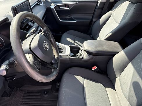 Used 2021 Toyota RAV4 XLE AWD/4WD image 18